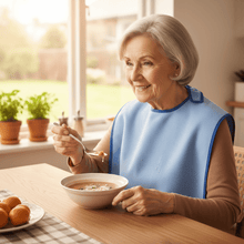 Load image into Gallery viewer, Caretex Caress G885 Yıkanabilir, Sıvı Geçirmez, Çıtçıtlı ve Cepli Yetişkin Yemek Önlüğü - Medtex by Texmart